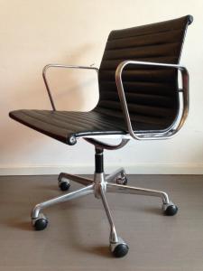 Quality Multi Function Aluminum Group Executive Chair Modern Style With Five Nylon Caster wholesale