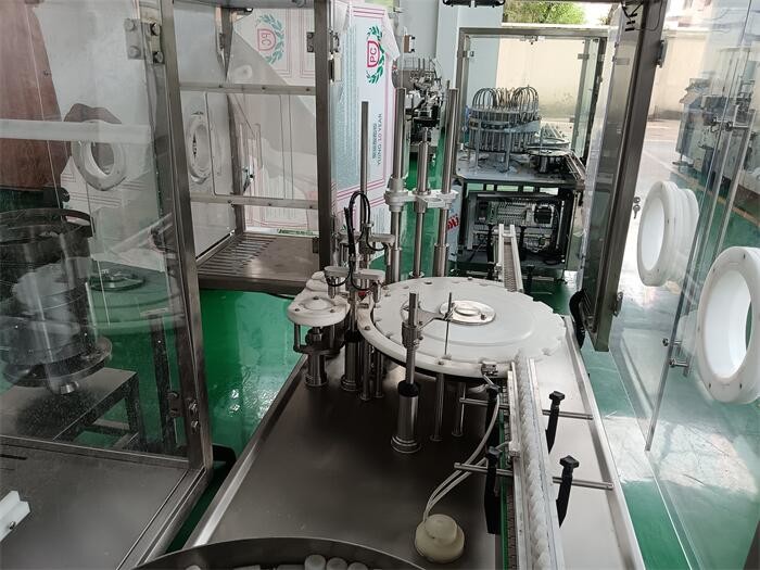 10-500ml Bottle Pharma vial liquid filling machine High Capacity with PLC system