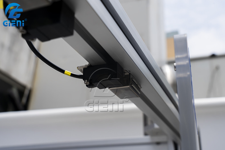 CE Rotary Type Bottle Capping Machine Automatic Screw Capping Machine