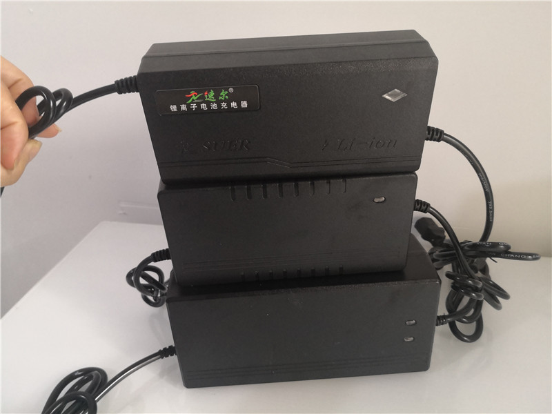 170W Ebike Lithium Ion Battery Chargers Built-In DC Fan