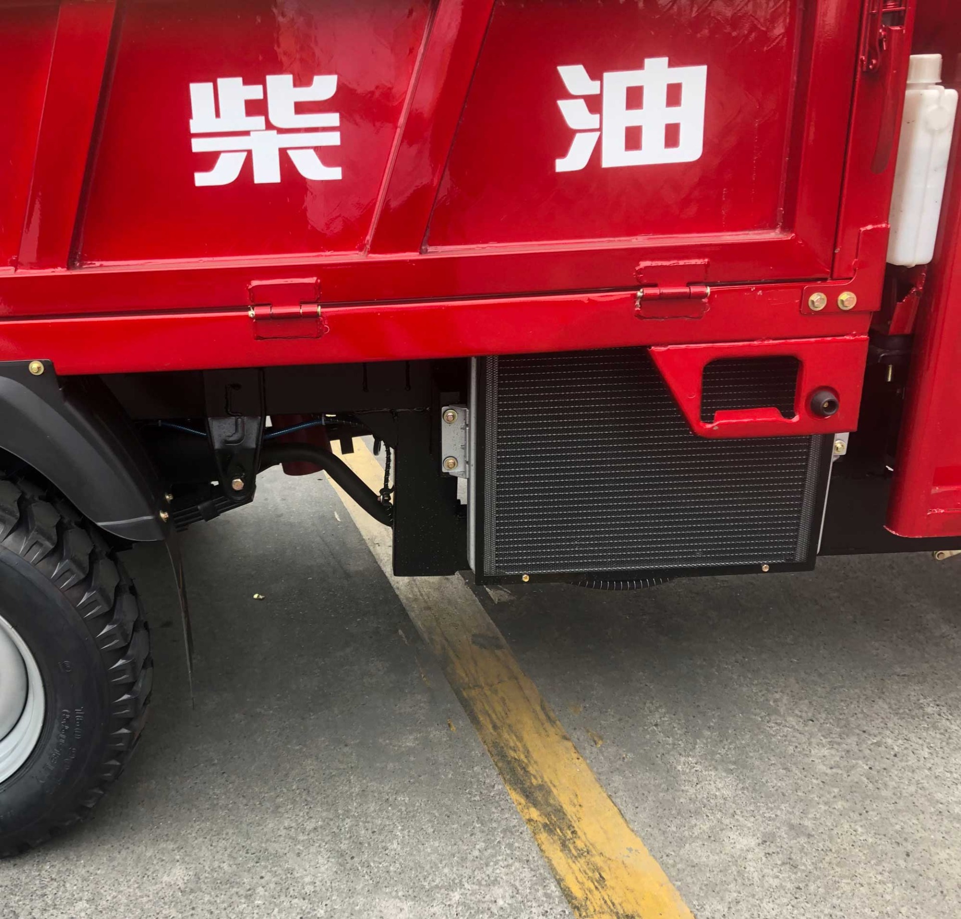65 km/h Top Speed Diesel Semi Cab Cargo Tricycle Three Wheels Motorcycle 2021 Design