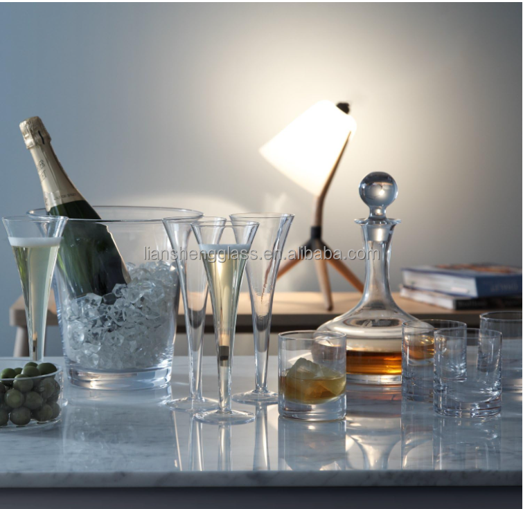 Rubber Stopper Sealing Type 750ml Clear Glass Bar Decanter for Whisky and Gin Bottle