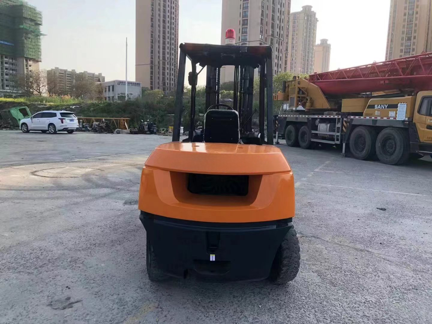 10 Ton Diesel Forklift with 80/370 Battery Voltage/Capacity and 125MM Fork Width