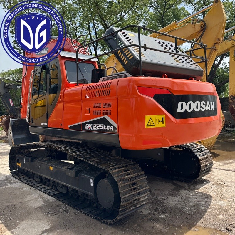Used Doosan DX225 Excavator Fuel Type Diesel Oil - Powered