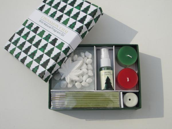 Red & Green Cinnamon chai fragrance scented tealight candle & holder packed into