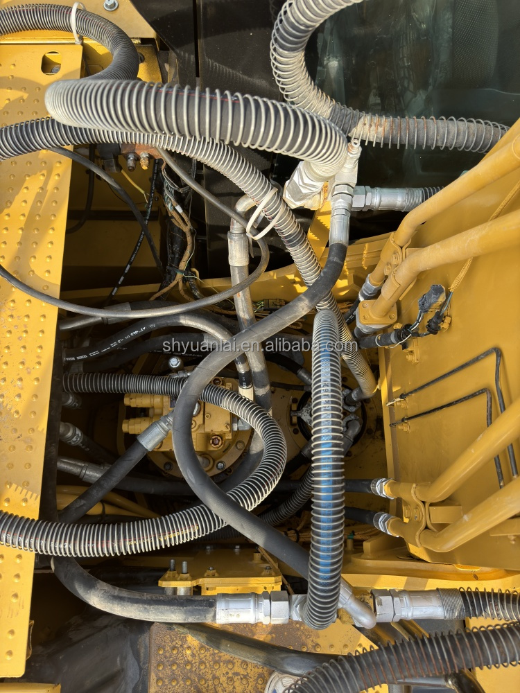 Used CAT320GC excavator with overall soft steel design and 20000 KG machine weight