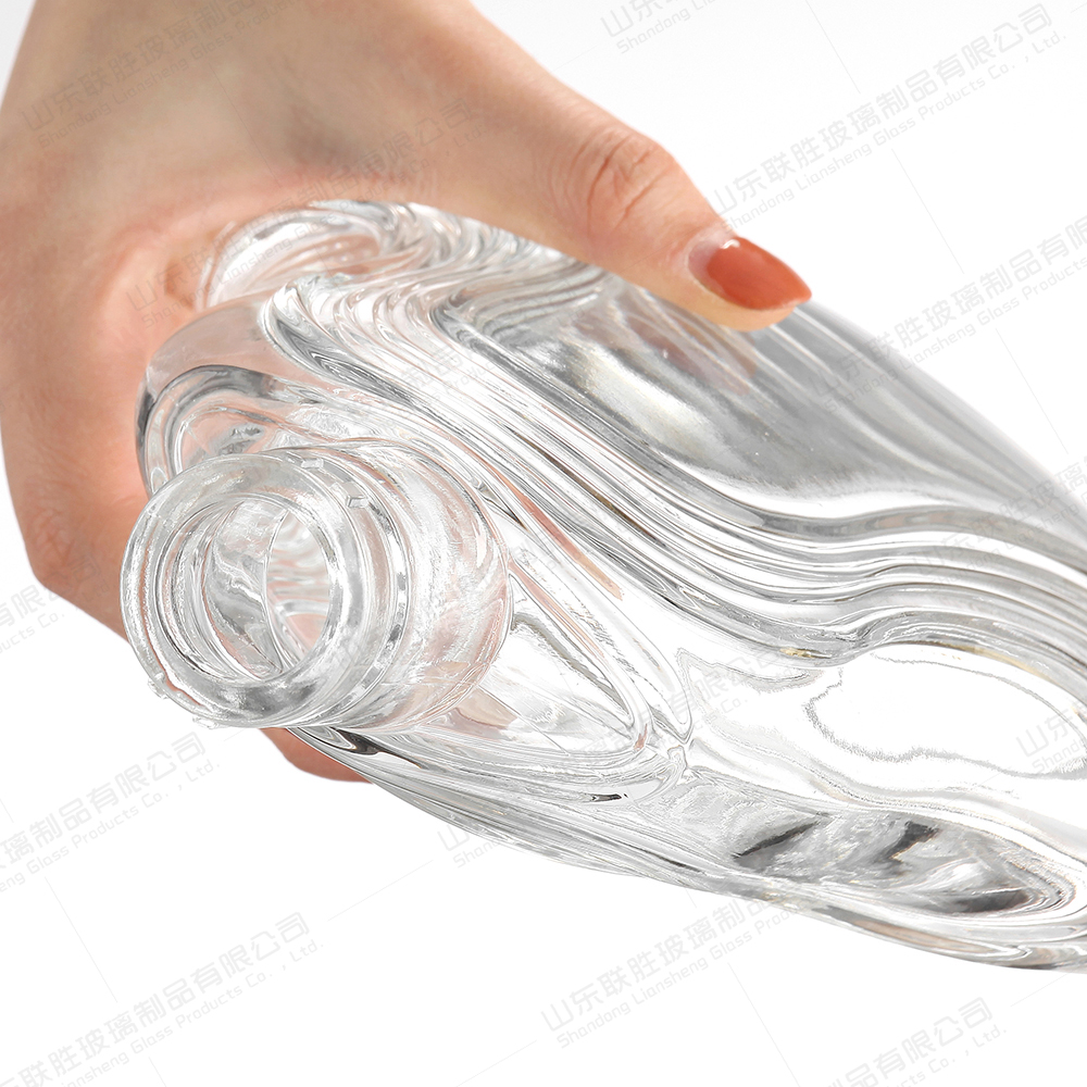 Custom Transparent Round Empty Glass Liquor Wine Vodka Tequila Whisky Bottle With Lid