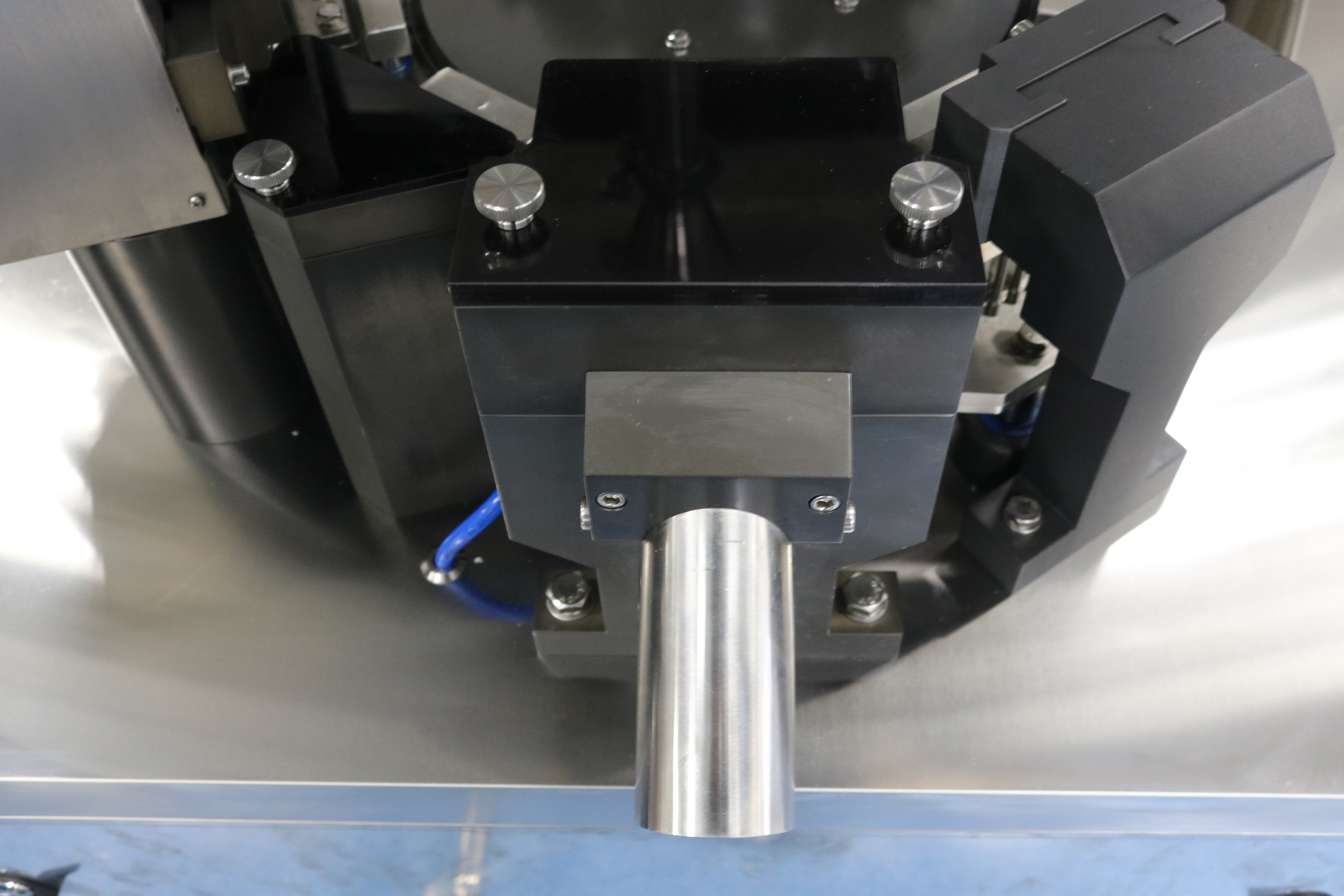 High Speed 90000 Pcs/H Pharmaceutical Powder Pellets Hard Gelatin Capsule Filling Machine