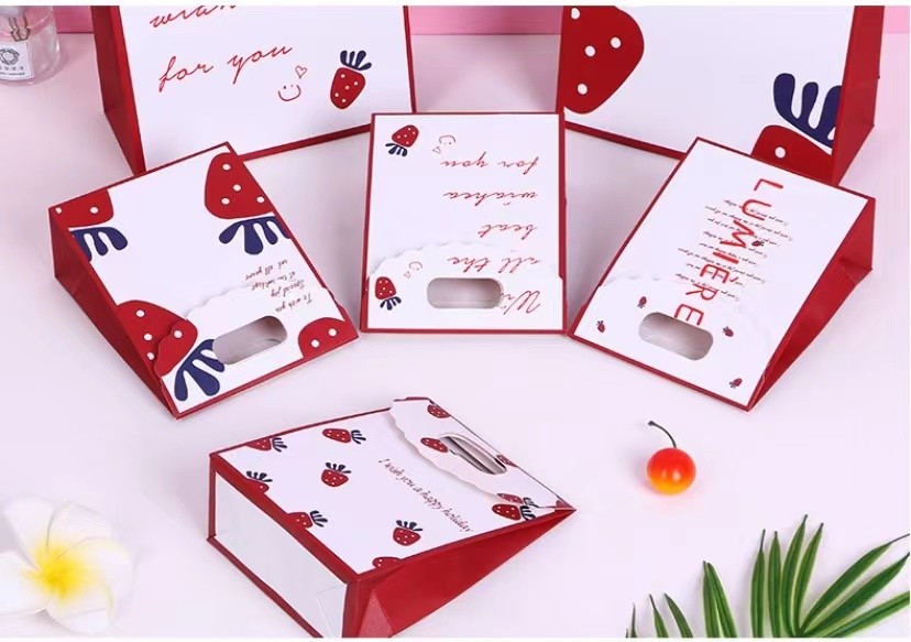 130gsm Strawberry Print Present Paper Bags Ivory Board Box 40cm*12cm*30cm