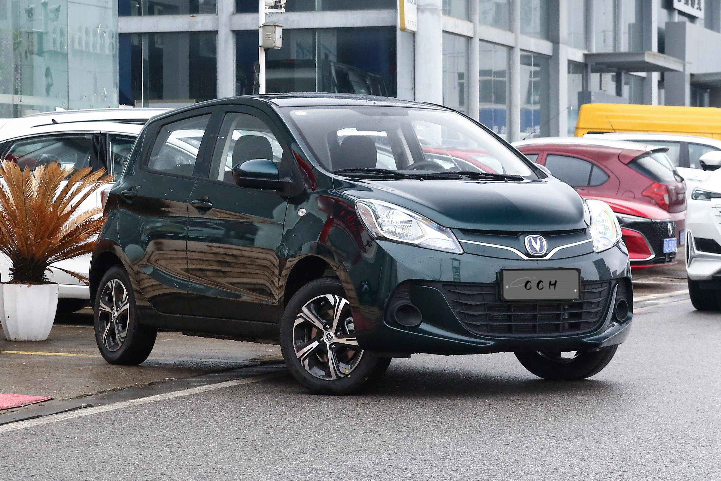 China Electric Car ChangAn Benben E-star 5 Door 5 Seats High Speed 101km/h Range 310km Low Price High Quality Full Versi