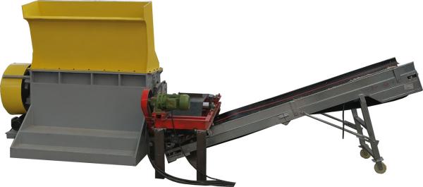 Mobile wood pallet crusher wood chip crusher wood crushing machine with shaft