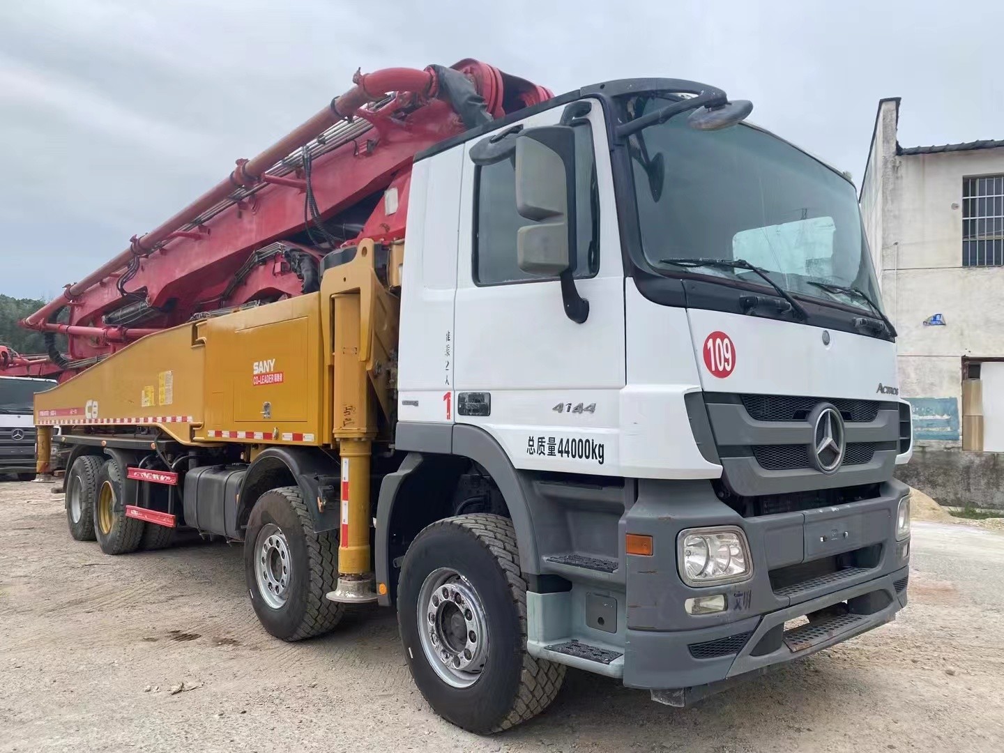 2019 Model Refurbished Concrete Pumps Benz Chassis Sany 56m Concrete Pump