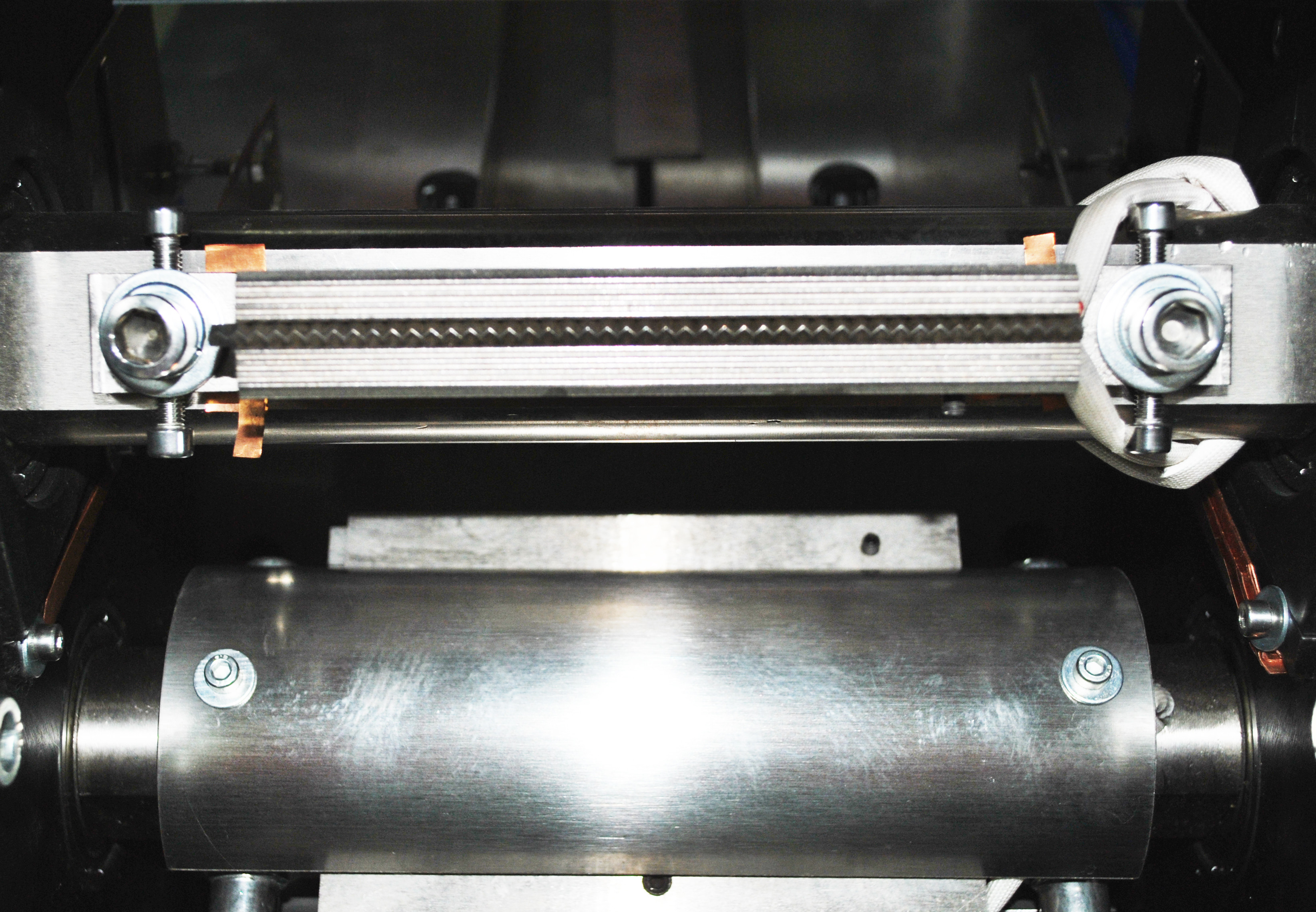 2.5KW Full Automatic Packing Machinery Natural Rubber Latex Bulk Condom Sealing Foiling Machine