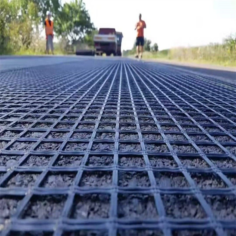 Black Knitted Fiberglass Geogrid Fabric 25KN 50KN 100KN For Retaining Wall Road