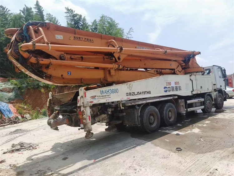 Schwing HB39V Used Truck Concrete Pump Truck Mounted 39 Meter