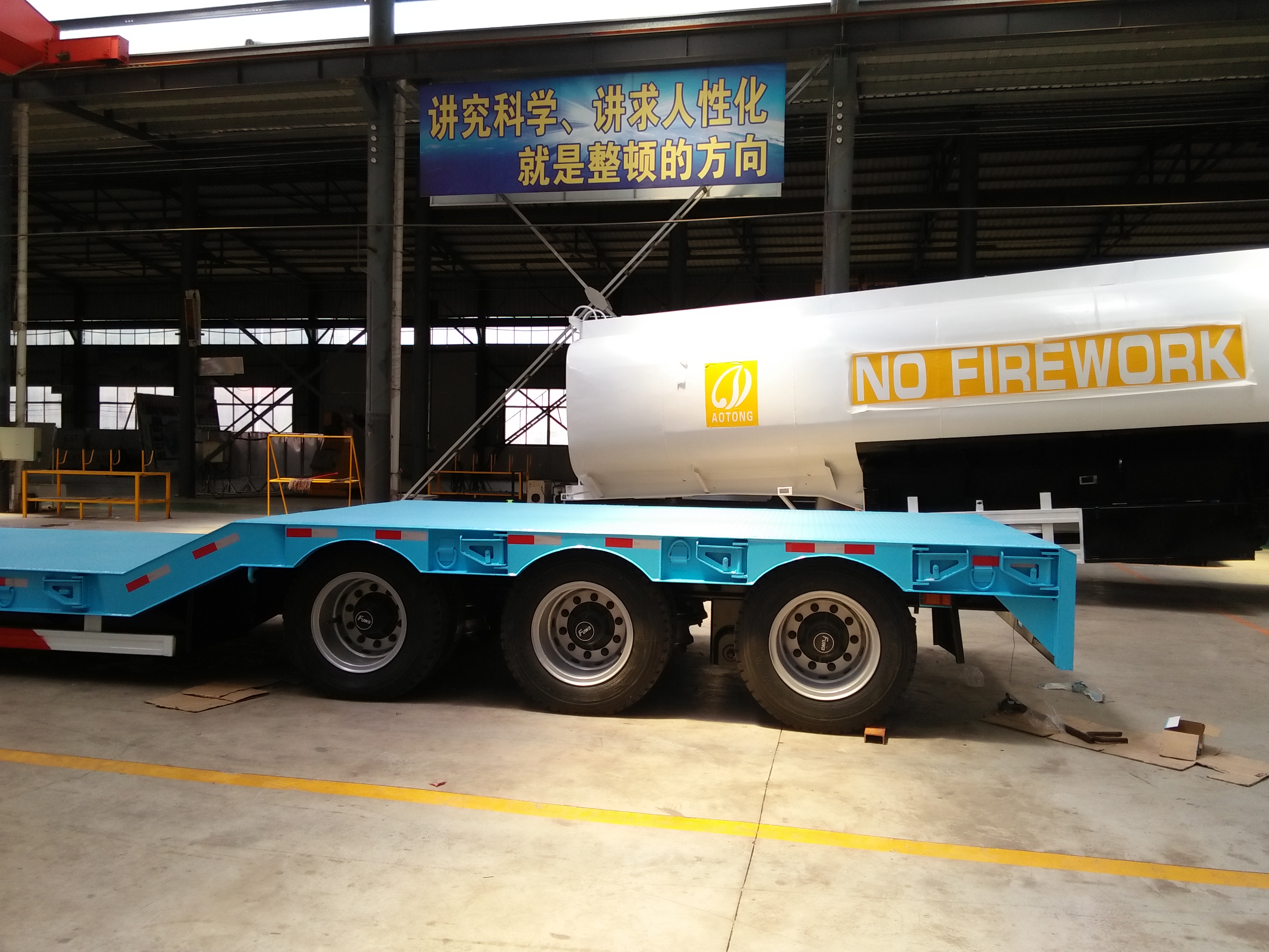 NDRC Announced Enterprise 2 Axle Loader Low Bed Lowboy Trailer with Air Suspension