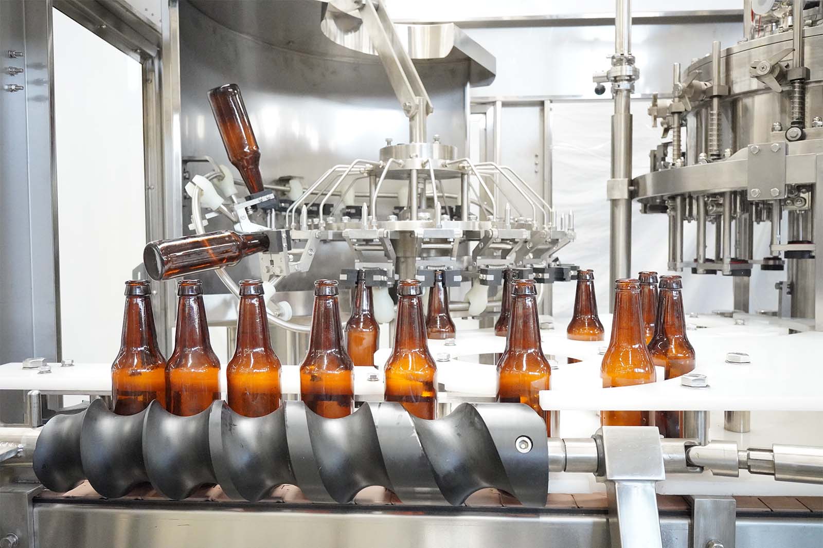 Glass Bottle Filling And Capping Machine 4000BPH 8000BPH 12000BPH
