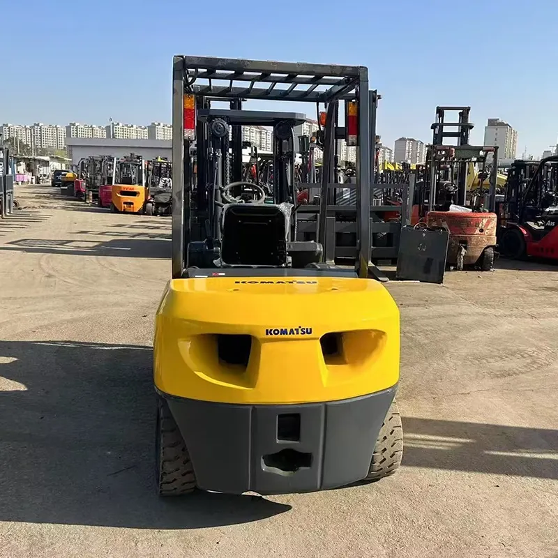 Komatsu 3 Ton Diesel Forklift with Lifting Tools in Good Condition