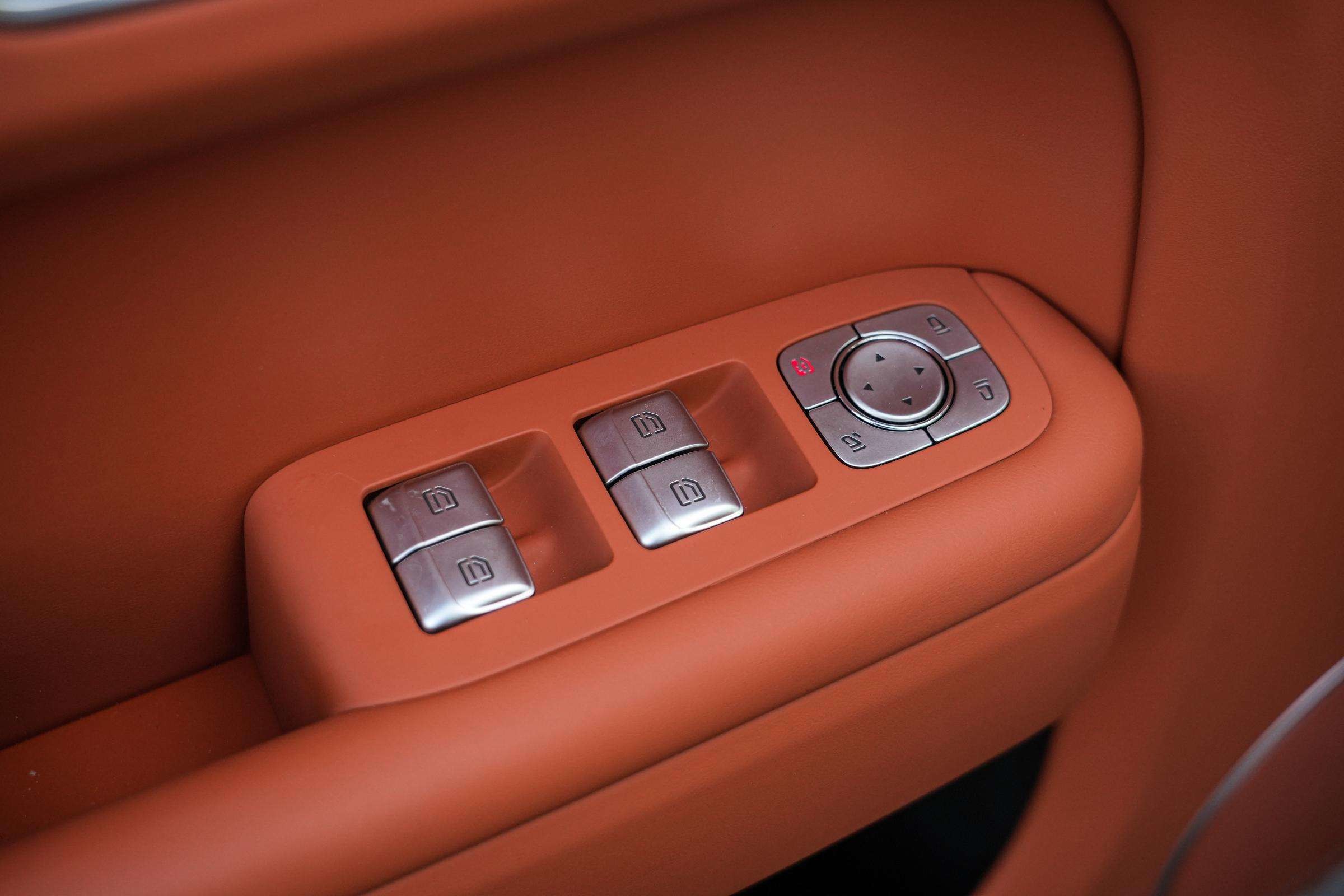 LEADING IDEAL L7 Chinese EV Cars Hybrid Ultra Luxury SUV 210KM