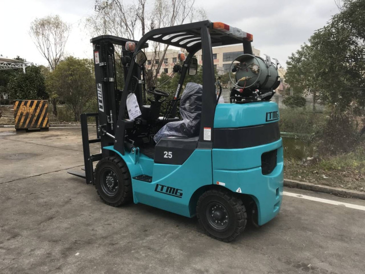 2.5 Tonne Lpg Gasoline Forklift Truck With Solid Tire Optional Engine Energy Saving