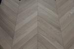 Invisible Lacquered Natural Oak Chevron Parquet Flooring，45 degree