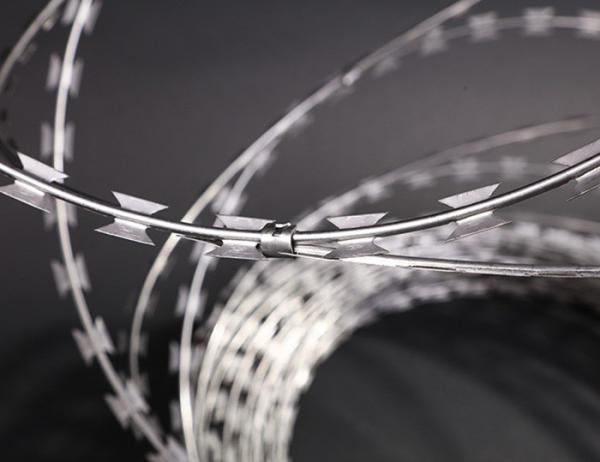 Anti Climbing Fencing Hot-dipped Galvanized 200 GSM Cross Concertina Razor Wire