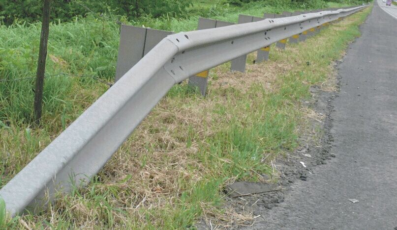 High Resistant W Beam Steel Safety Barrier Guard Rail with ISO9001 2000 Certification