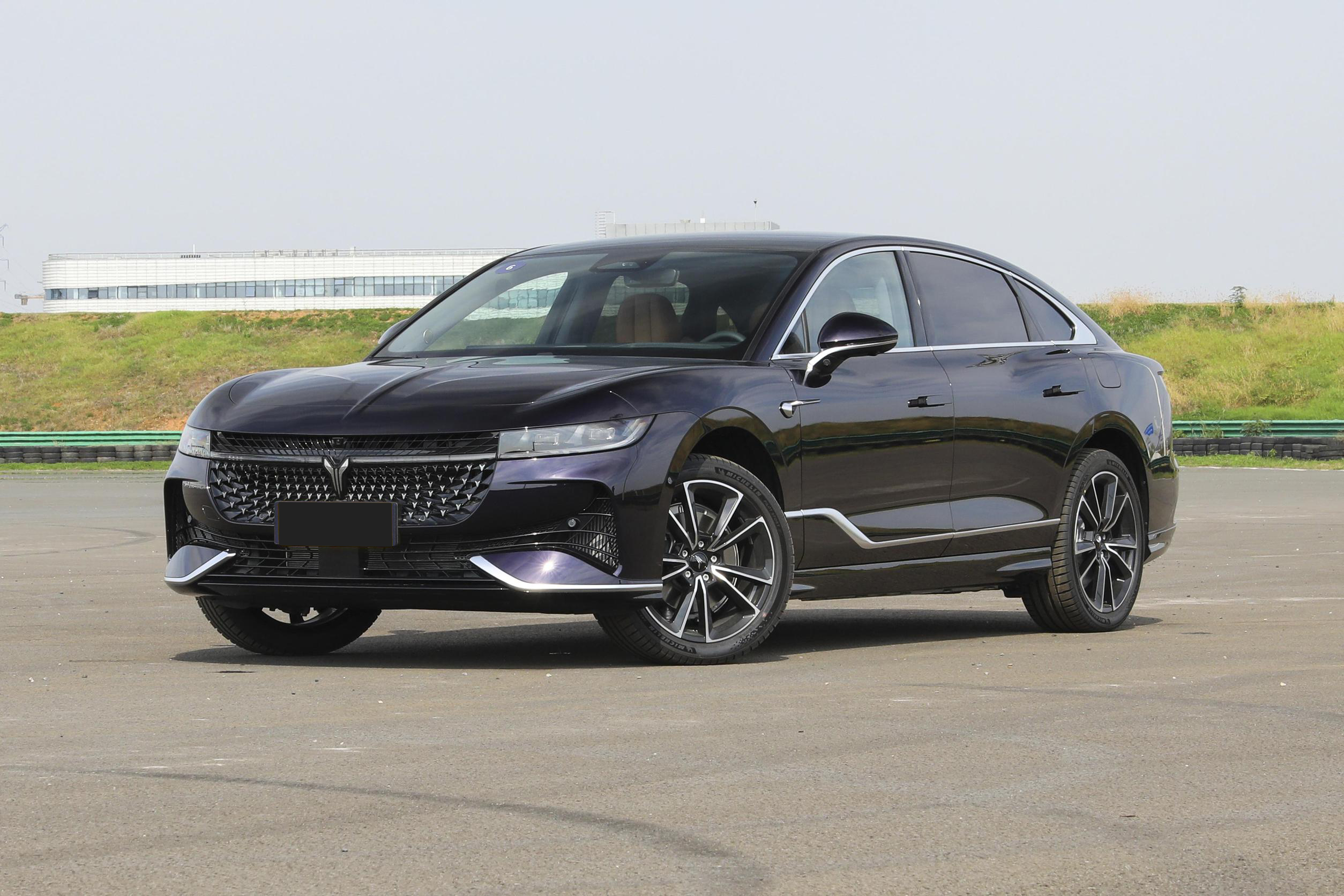 2024 Product 4wd Chasing Light PHEV Ultra Long Range Edition with 810Nm Maximum Torque and 1.5T 136 Horsepower L4 Engine