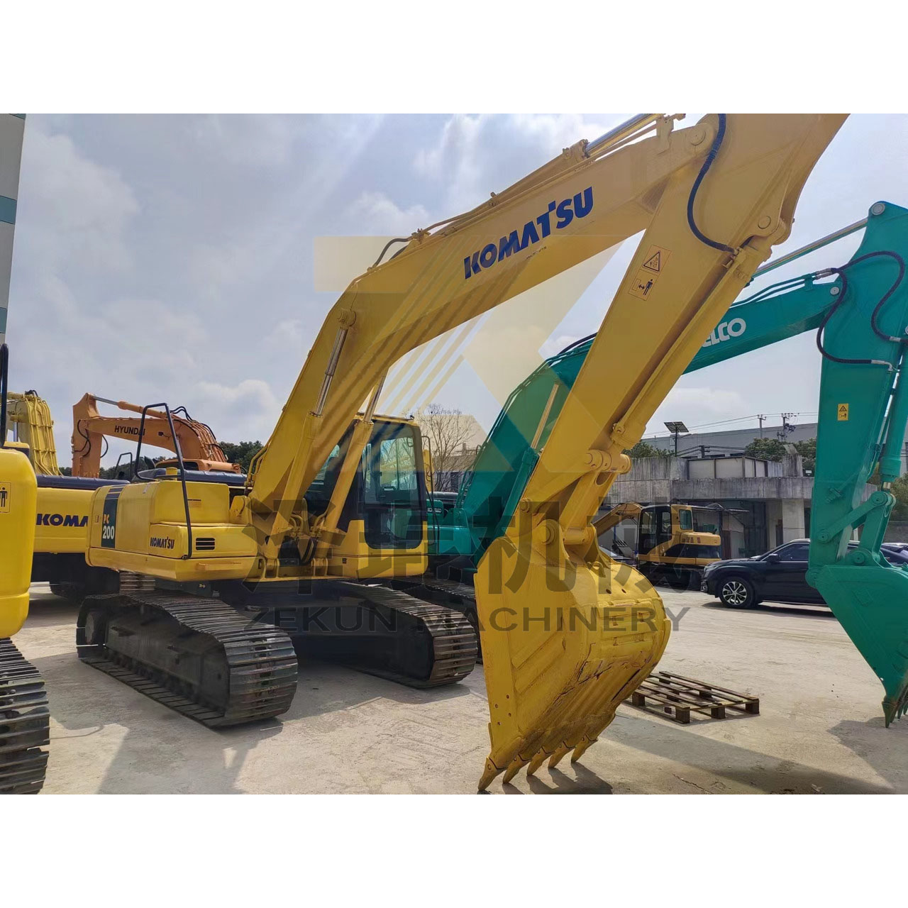 Komatsu PC200-7 20ton Crawler Excavator with 119kw Engine in Excellent Condition