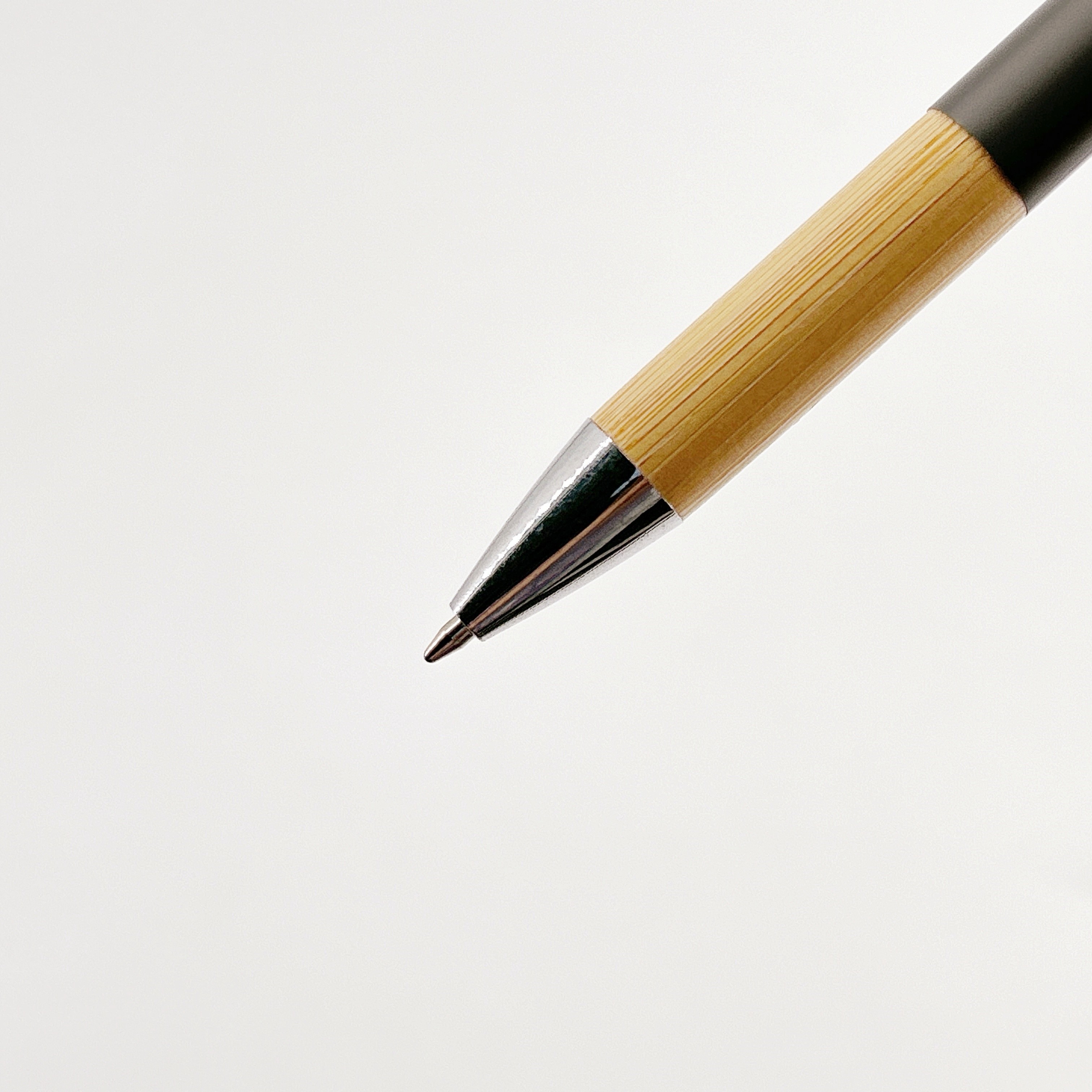 Eco-Friendly Bamboo Grip Ballpoint Pen Press Metal Ball Pen For Writing Exams