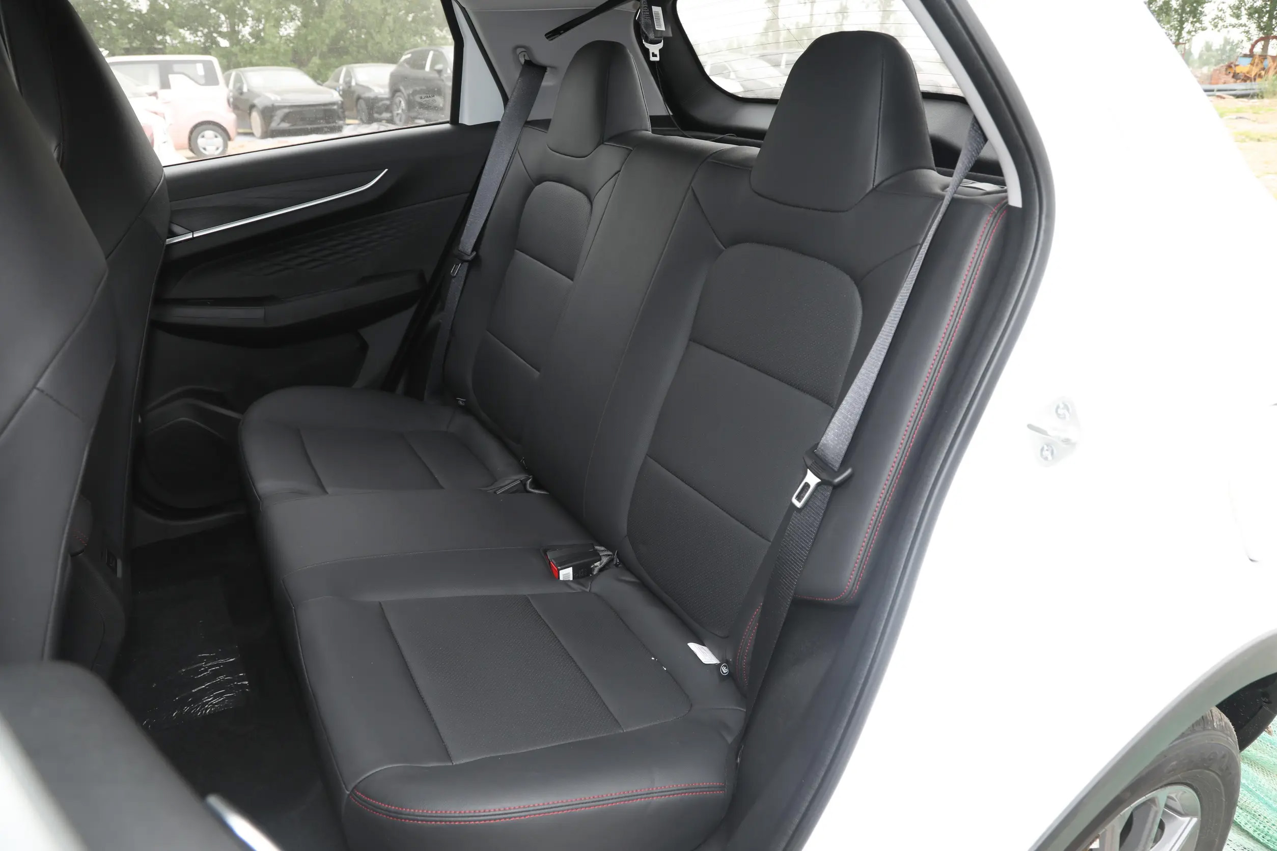 Electric Steering Geely Auto Livan X3 Pro 1.5L CVT Small SUV FWD Gaspetrol with Rear Camera R16 Tire Size Leather Seats