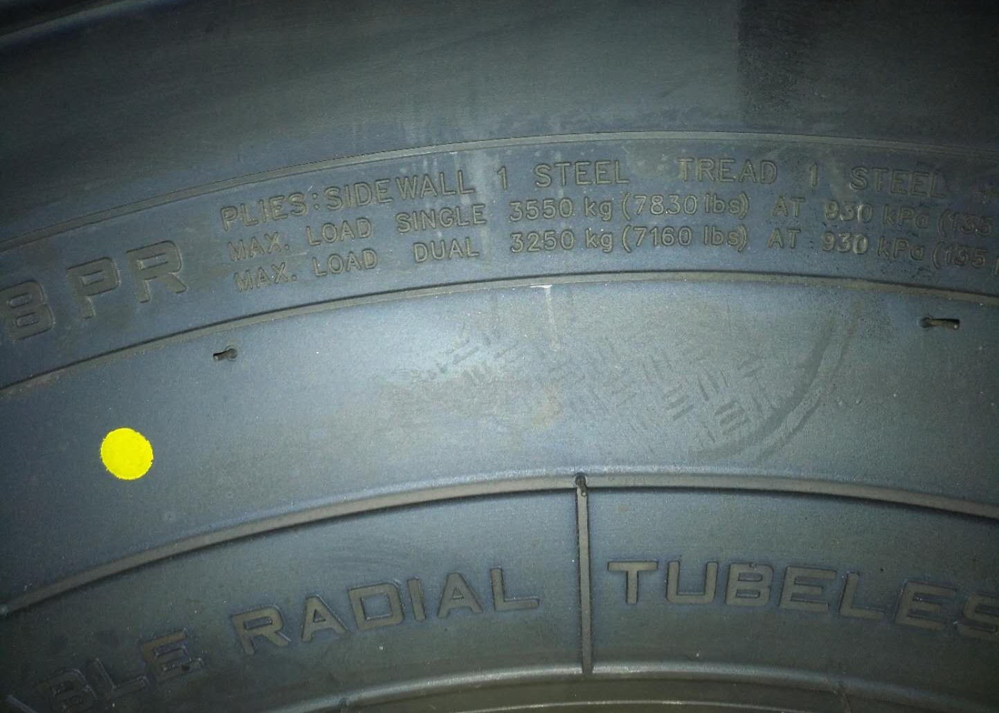 Three Rib Grooves Highway Truck Tires Widen Tread Excellent Wear Resistance