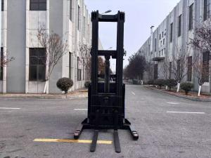 Quality Narrow Aisle Reach Forklift 1.5 Ton 1500 kg Height 7000 mm Lead Battery 48V300AH wholesale