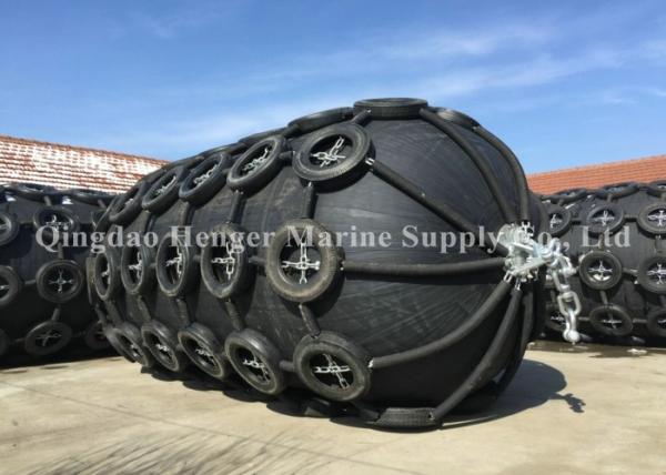 Good Gas Air Tightness Marine Rubber Fender , Oil Tanker Protection Boat Mooring