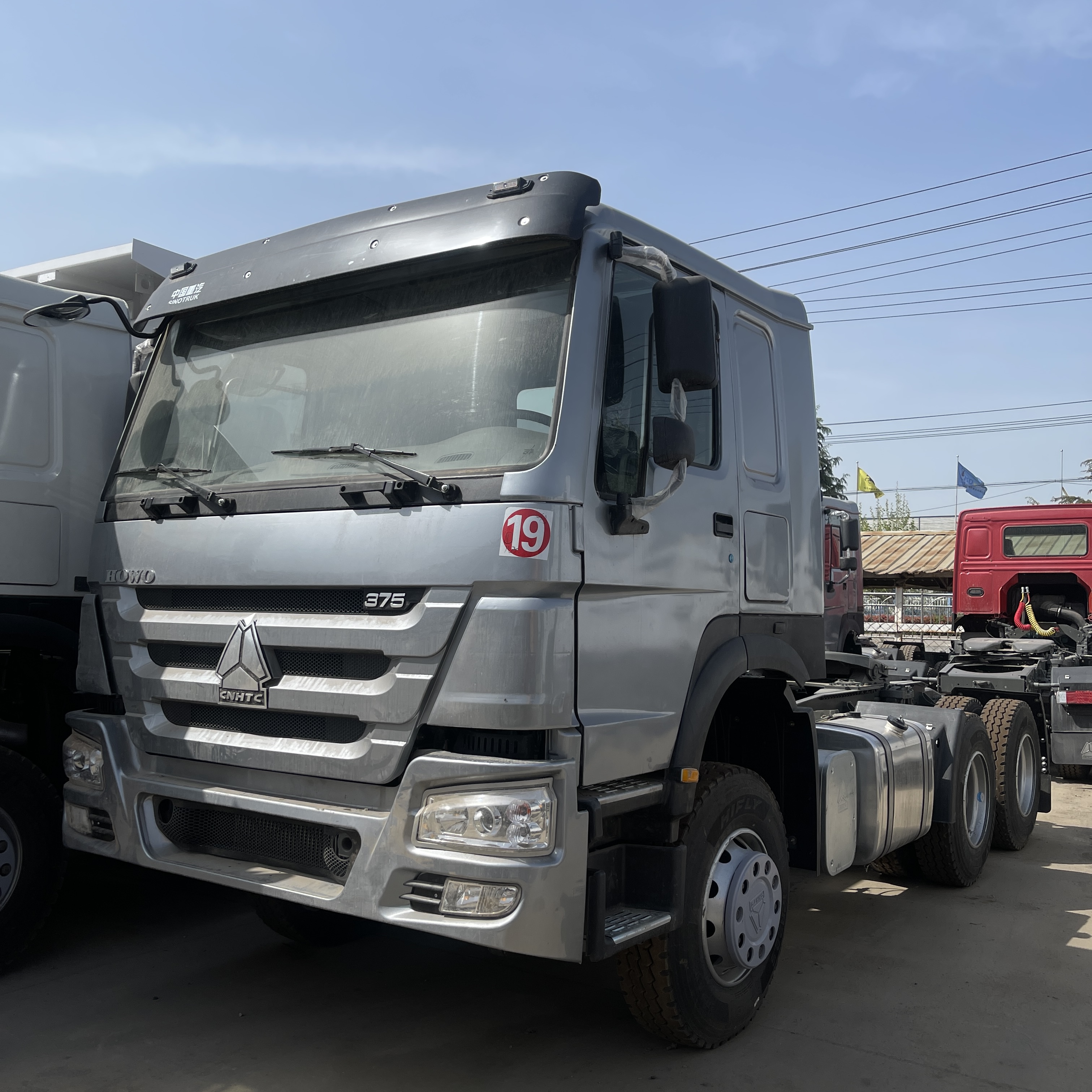 Used Sinotruk Tractor Truck 371HP WEICHAI Diesel Engine Capacity 8L Rear Camera None