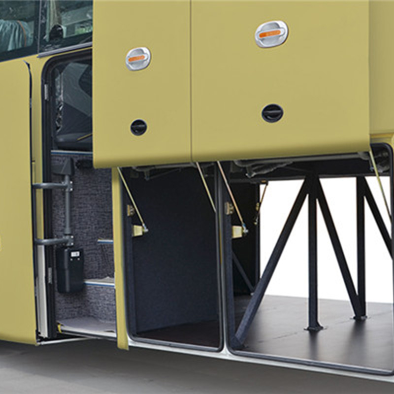 67 Seats Double Deck Bus Used Coach Bus with Max. Speed 120km/h YC6S330-30 Engine Model