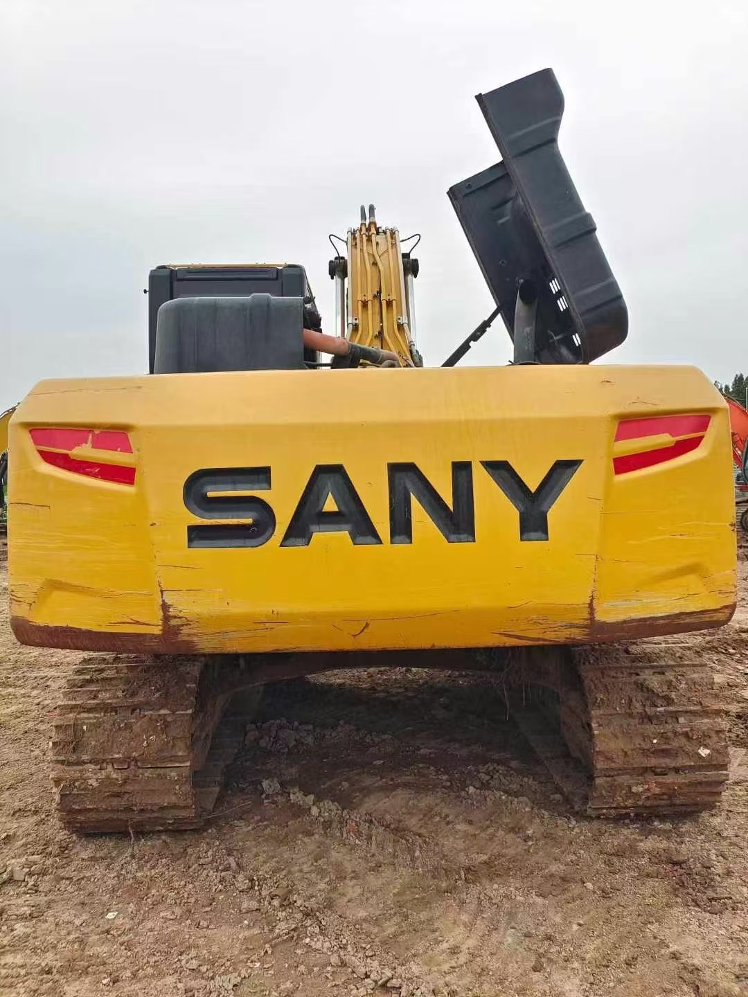 Used Large Excavator Sany 215c Construction Machine With Low Working Hours