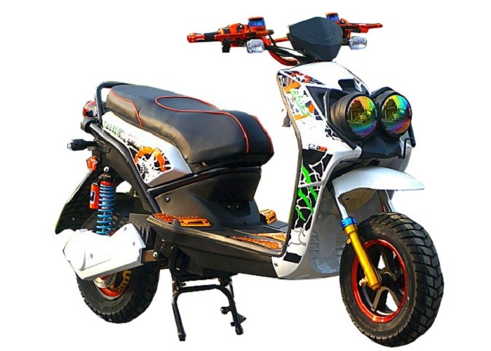 Two Wheeler Battery Operated Electric Scooter 2 Seats 72V 1000W Rated Motor Power