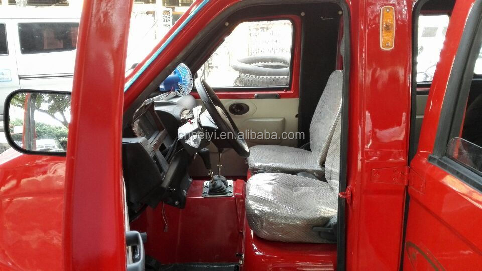 300cc 4 Stroke Enclosed Tricycle for 5 People and 600kg Loading Capacity in Peru 2016