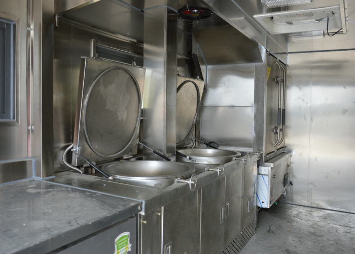 Outdoor DFAC 4x2 / 4x4 BVG Mobile Food Truck For Army , Forces ,Troops Camping