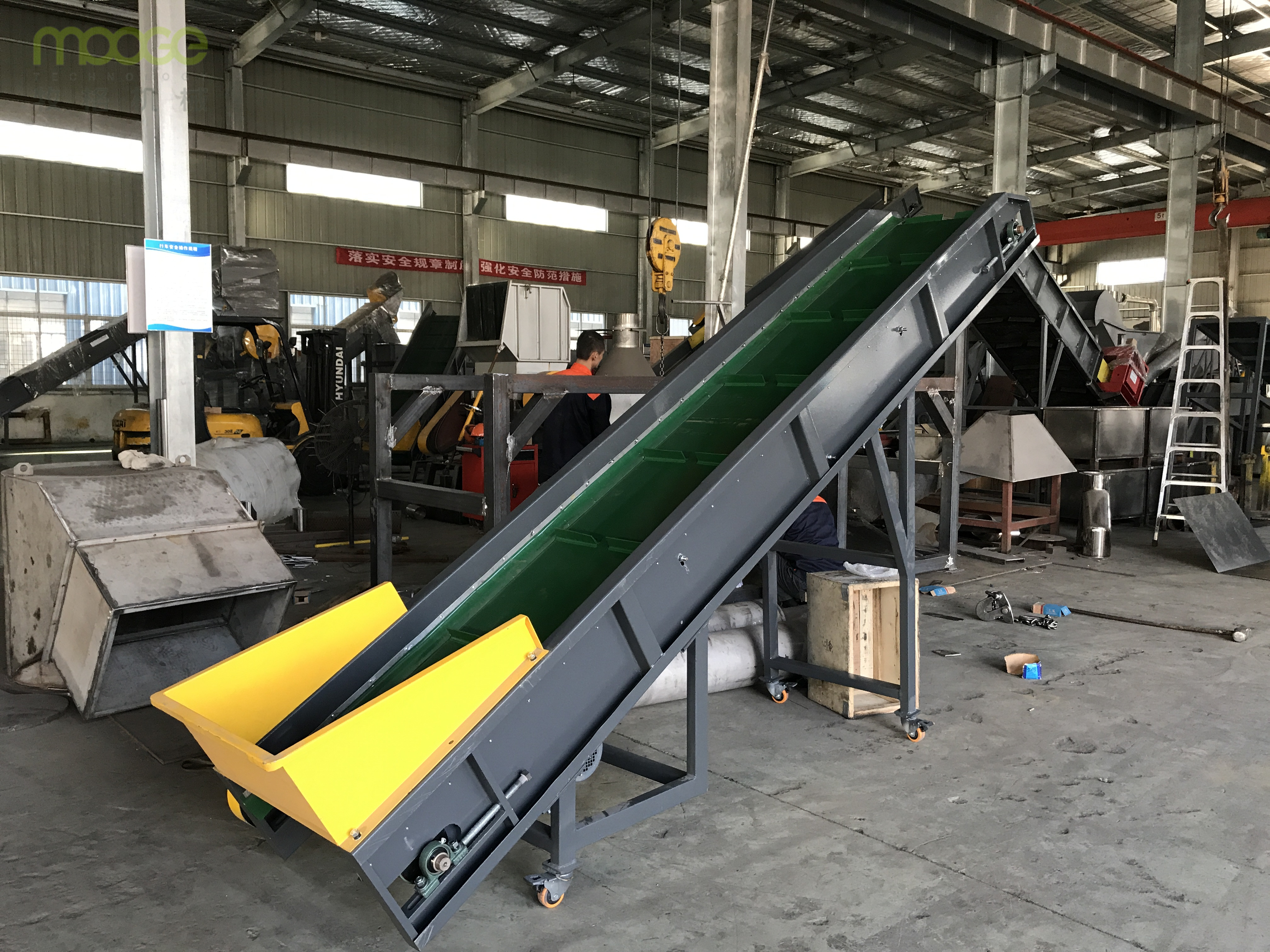 PET Bottle Chain Conveyor Machine 500-5000kg/H Metal Detector
