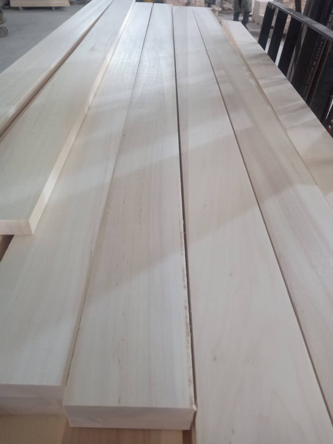 Solid Wood Panel for Apartment using Poplar Wood Slats Design