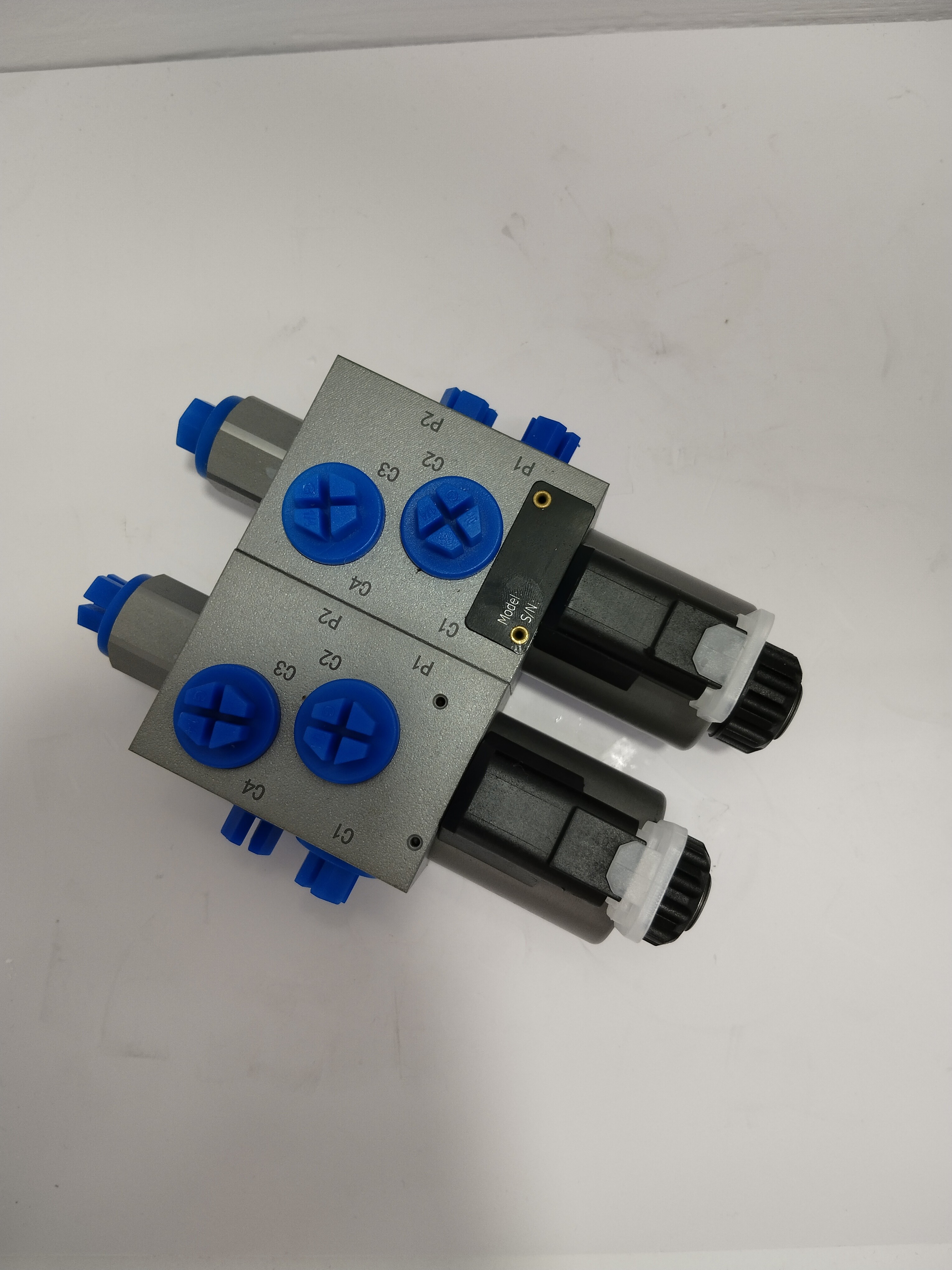 315Bar Industrial Hydraulic Valve 6 Way 2 Position Double Solenoid Valve