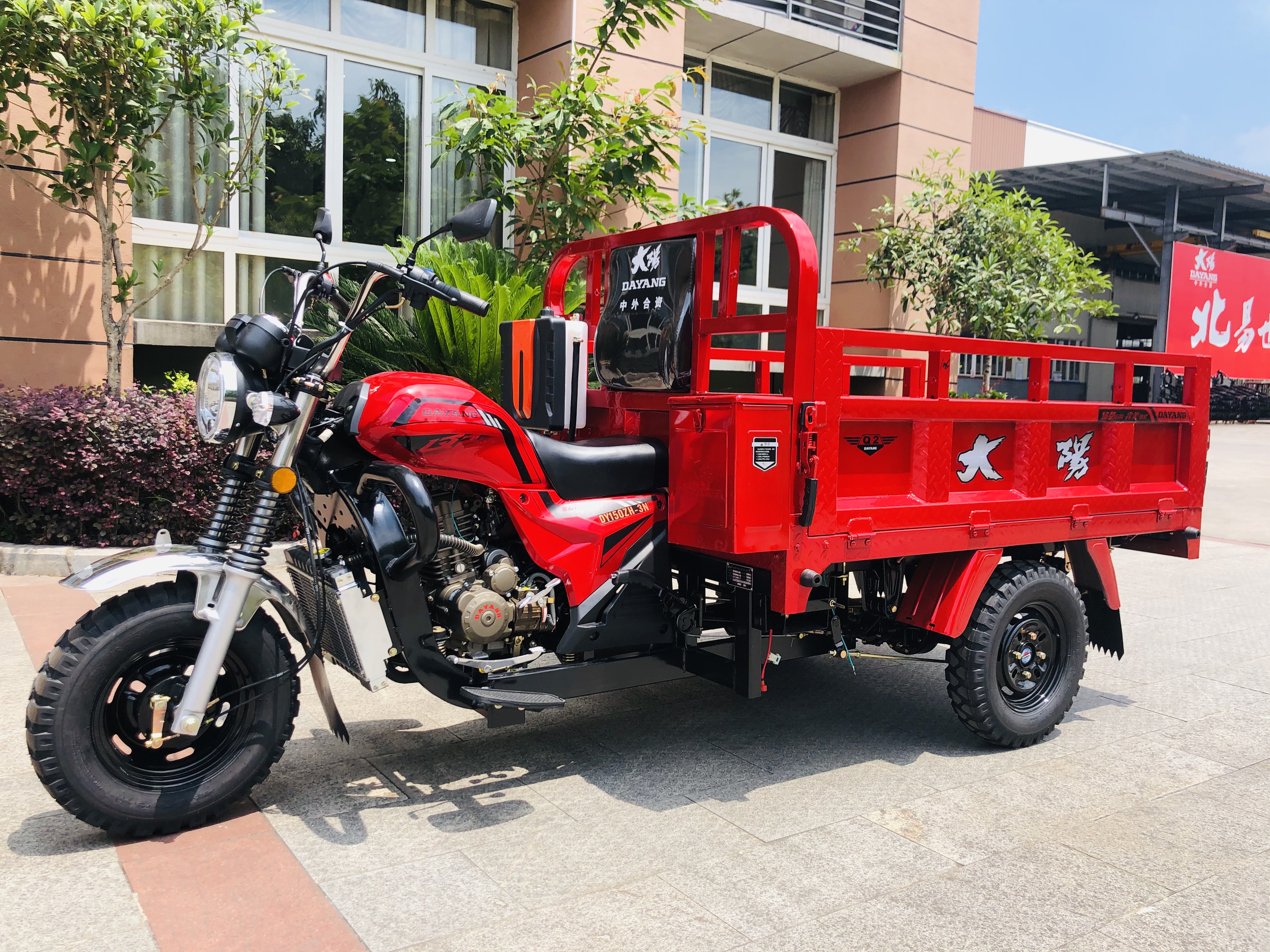 Red DAYANG 2021 Heavy Loading Truck Tricycle 150CC/175CC/200CC/250CC Motorized Tricycle