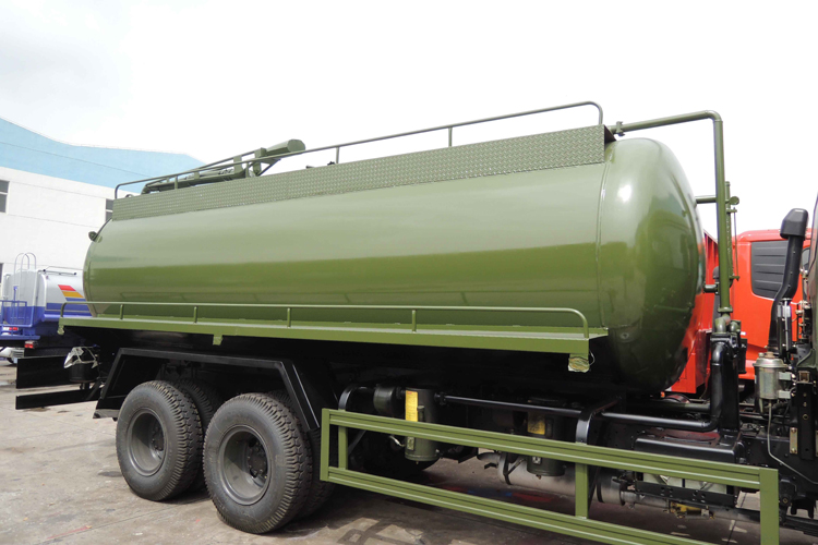 10 Wheels 10000L Septic Tank Vacuum Sewage Suction Truck For Heavy Duty Waste Removal