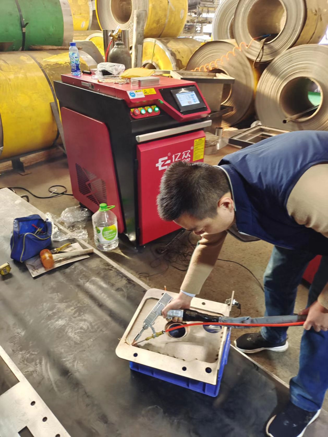 Super Outlet Hand-held Fiber Laser Welding Machine 1000W 1500W 2000W for Metal Industry