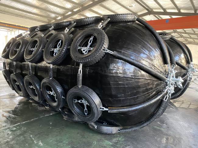 80kpa Net Type Yokohama Rubber Fender Berthing Ship Protection Black