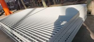 China Metal 6063 Press Locked Bar Grating Smooth Surface Plug Plastic Spraying For Garden on sale
