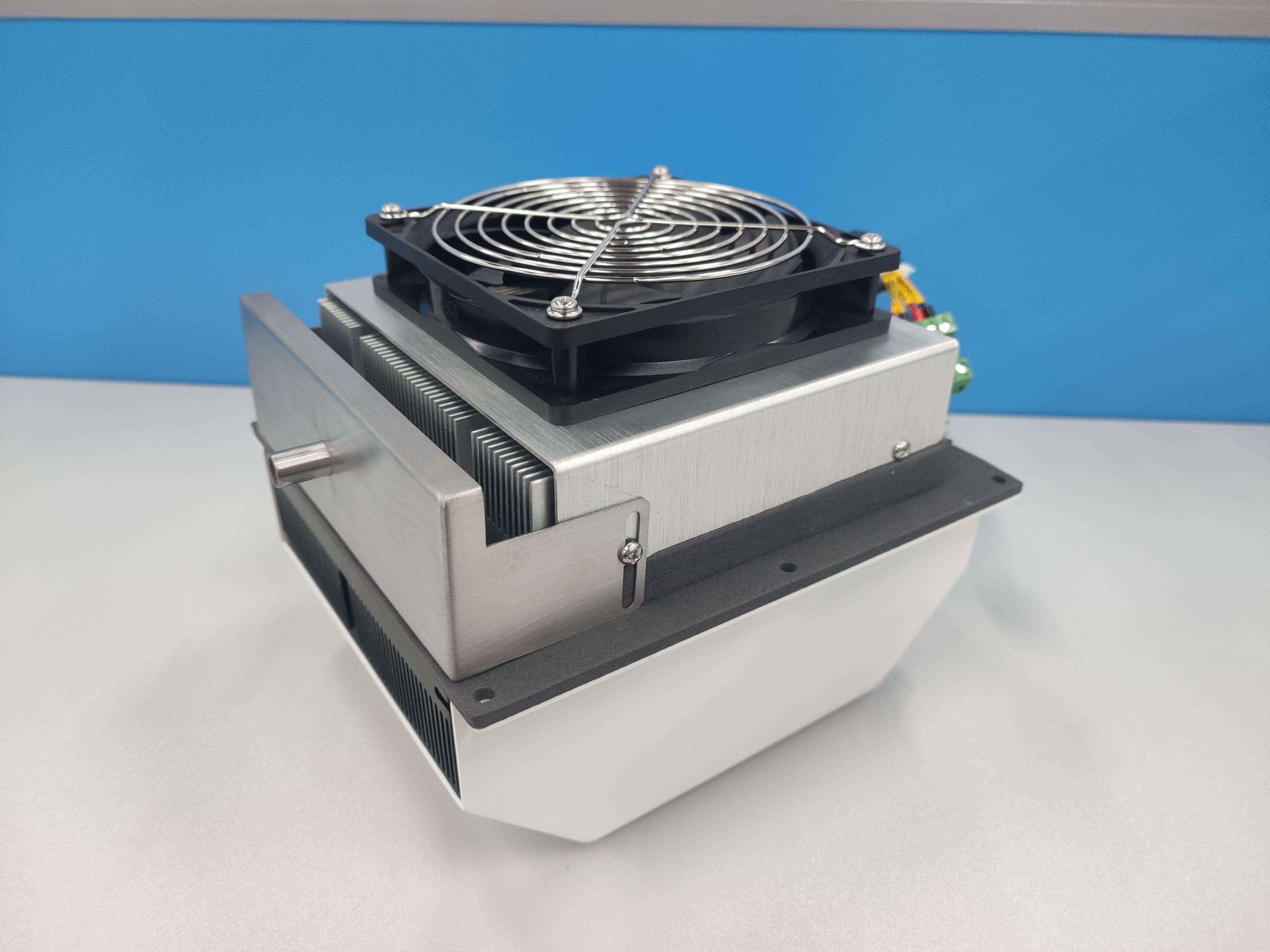 ATA100-48VDC Air to air thermoelectric Cooler Assembly