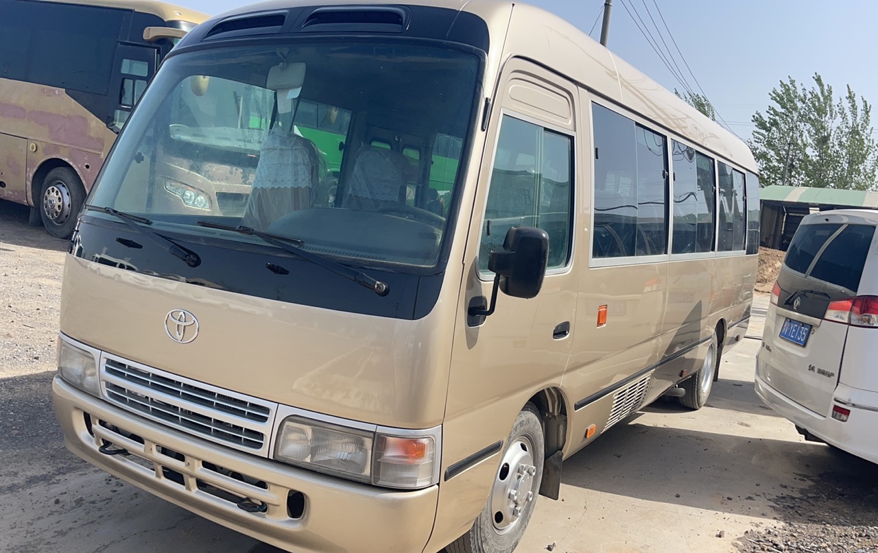 Toyota Coaster 24 Seats Small Bus with 7.00R16 Tires and Max Speed of 91-110 km/h